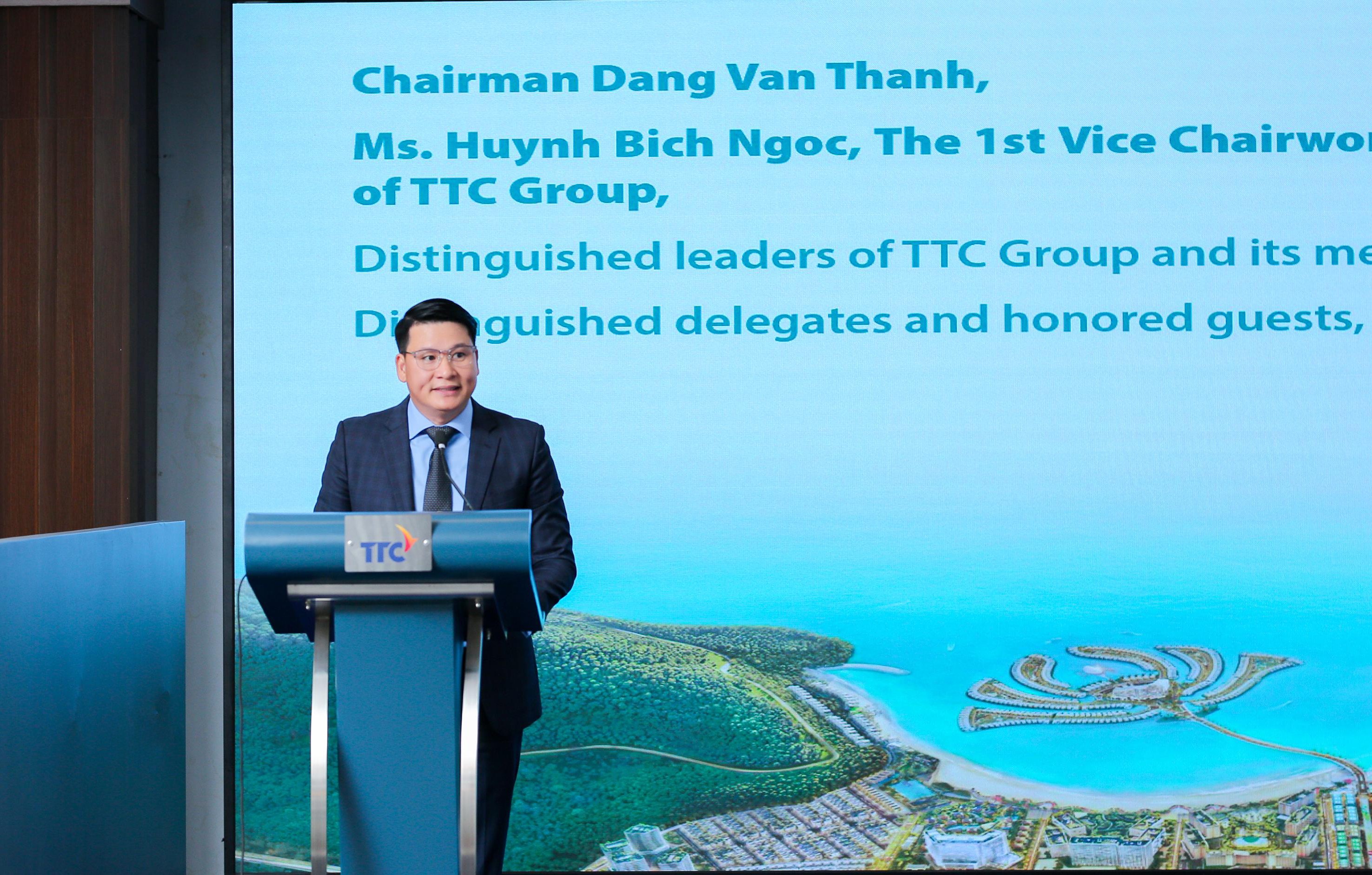 ong-ha-xuan-bach-chu-tich-bsquare-2-1-1790609096.jpg