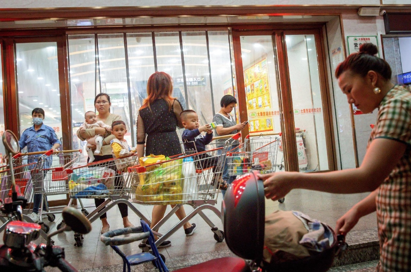 Trung Quốc đánh thuế bao cao su nhằm đảo ngược tỷ lệ sinh