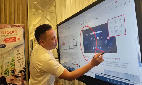 Màn hình tương tác mở lối cho lớp học thông minh