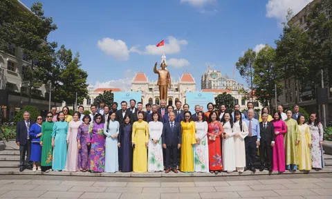 Doanh nhân TP.HCM tri ân Chủ tịch Hồ Chí Minh nhân Ngày Doanh nhân Việt Nam