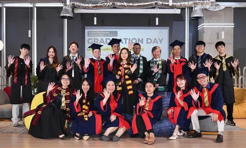 FLI: Đưa phòng họp doanh nghiệp vào lớp học Mini MBA