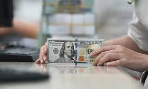 Tỷ giá liên ngân hàng tăng mạnh, NHNN bơm ròng thanh khoản