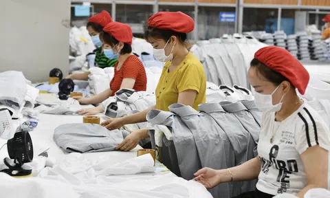 Ông Trump hoãn áp thuế, 3h sáng khách Mỹ gọi gấp doanh nghiệp Việt