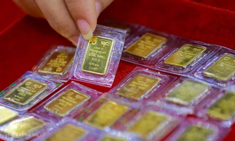 SJC lãi đột biến, cao nhất một thập kỷ