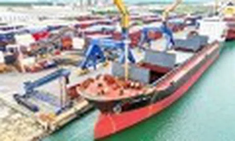 Xuất nhập khẩu 'đột ngột' giảm hai con số trong nửa đầu tháng 4