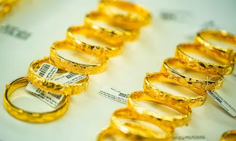 Giá vàng 24/4/2025: Biến động liên tục. Liệu "bong bóng" đã vỡ?