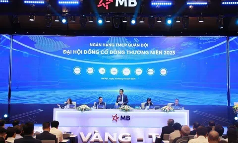 Tại sao MB chơi nước cờ đôi: Vừa phát hành mới, vừa thu gom cổ phiếu cũ?