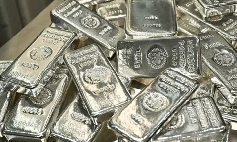 Trung Quốc nhập khẩu bạc cao kỷ lục