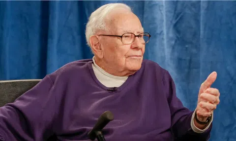 Đại hội cổ đông 2026 Berkshire Hathaway: Warren Buffett cảnh báo tâm lý 'đánh bạc' của thị trường