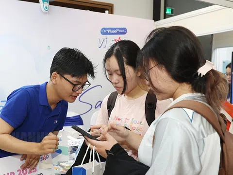 UEH chung tay thực hiện giá trị xã hội