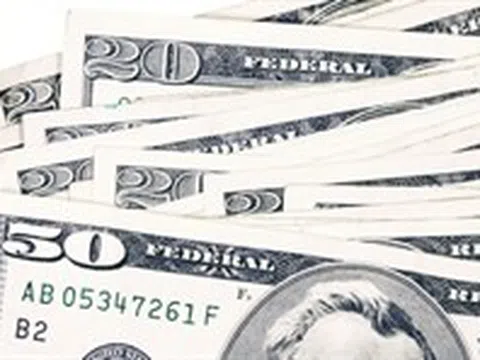 Giá bán USD ngân hàng chạm mốc 26,000 đồng trước đòn thuế của Mỹ