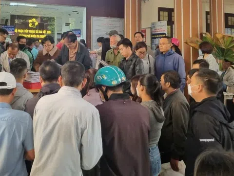 Người dân Đắk Lắk đi nộp hồ sơ đất đai từ 3 giờ sáng, cán bộ tăng giờ làm