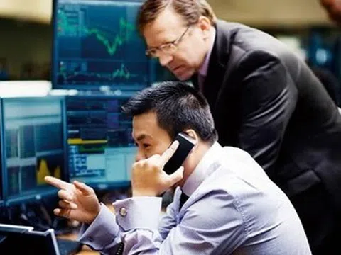 Khối ngoại bán ròng nghìn tỷ đồng bất chấp VN-Index tăng kỷ lục