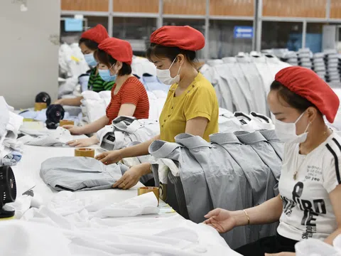 Ông Trump hoãn áp thuế, 3h sáng khách Mỹ gọi gấp doanh nghiệp Việt