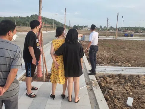 Sáp nhập tỉnh, người mua kỳ vọng “lướt sóng” làm “nóng” đất nền cục bộ