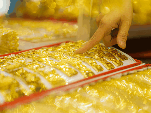 Giá vàng hôm nay 23/4/2025 tăng không ngừng, rồng rắn xếp hàng mua vàng