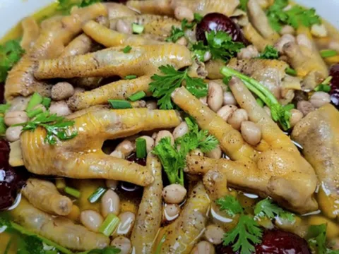 Chân gà hầm đậu phộng: Thần dược chữa bệnh xương khớp hay chỉ là lời đồn thổi?