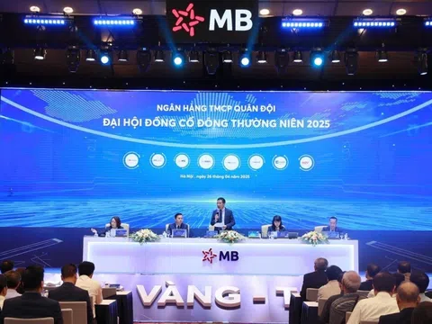 Tại sao MB chơi nước cờ đôi: Vừa phát hành mới, vừa thu gom cổ phiếu cũ?