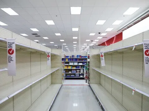 Kệ hàng trống rỗng, lao động bị sa thải sẽ đẩy Mỹ vào suy thoái trong mùa hè này