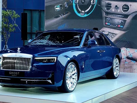 Nhìn lại loạt ô tô mới từ xe sang đến siêu sang ra mắt khách Việt đầu năm 2025