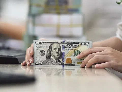 Doanh nghiệp lo “gọng kìm kép” tỷ giá và lãi suất