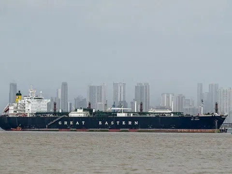 Iran muốn tàu chở dầu qua eo biển Hormuz trả phí bằng tiền điện tử