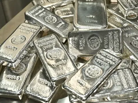 Trung Quốc nhập khẩu bạc cao kỷ lục