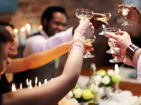 Làm gì để được khấu trừ thuế GTGT đối với hóa đơn ăn uống, tiếp khách