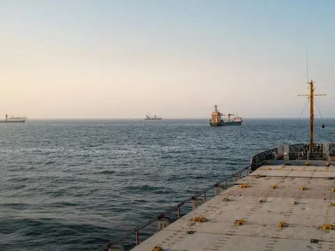 Iran xuất đi 40 triệu thùng dầu, bán đắt hơn 20% so với trước chiến tranh