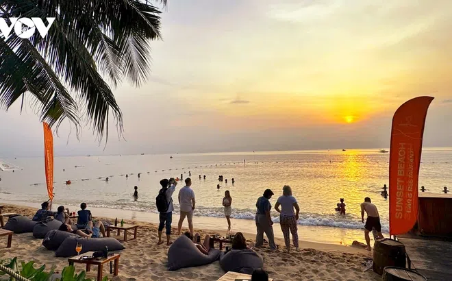 Từ 30/4, đến Phú Quốc, du khách quét mã QR có thể sử dụng 100 ngôn ngữ